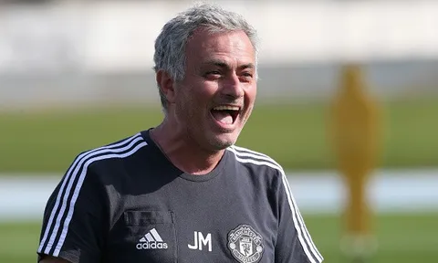 Mourinho cùng học trò phấn khích tột độ tại Dubai