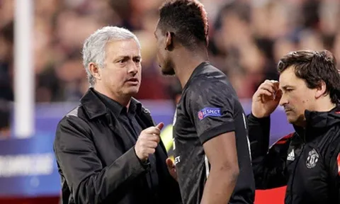 Mourinho cứng rắn trong cuộc chiến quyền lực với sao MU