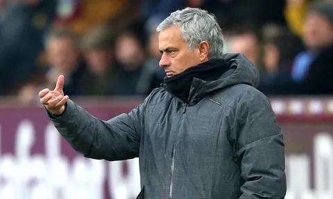 Mourinho CHÍNH THỨC đầu hàng Man City