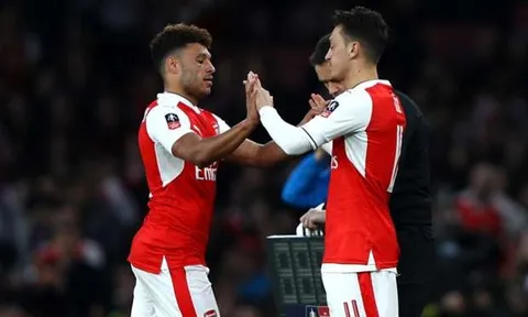 Mourinho dụ dỗ Oezil & Chamberlain về M.U