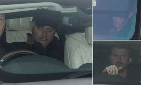 Mourinho lại ngủ gà ngủ gật đến sân tập Man Utd