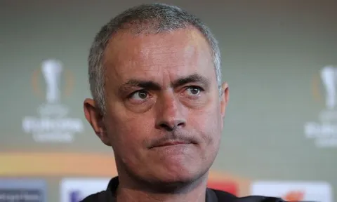 Mourinho lại "nổi đoá" khi bị FA chèn ép