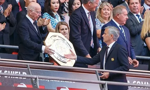 Mourinho: 'Lịch sử được tạo thành bởi những chiến thắng'