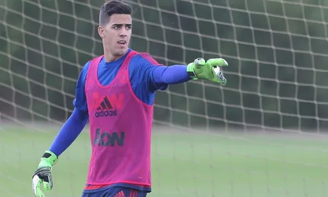 Mourinho lo sốt vó khi thủ môn Man United dính chấn thương nghiêm trọng