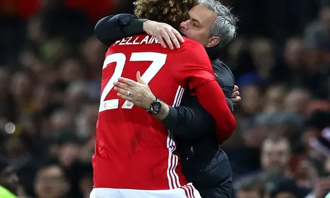 Mourinho nhắn Fellaini: "Im lặng và kí hợp đồng"