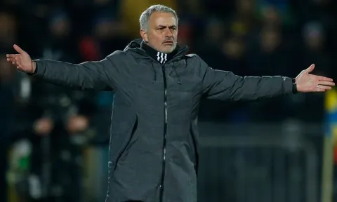 Mourinho ra lời hứa, CĐV Man Utd hả dạ