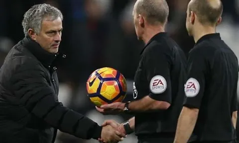 Mourinho: 'Tôi không biết gì về quyết định của trọng tài'