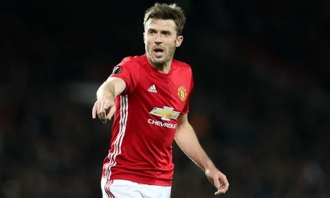 Mourinho yêu cầu MU gia hạn với Carrick