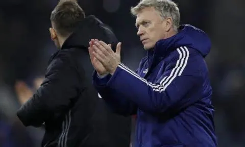 Moyes sắp mất ghế về tay huyền thoại của Arsenal