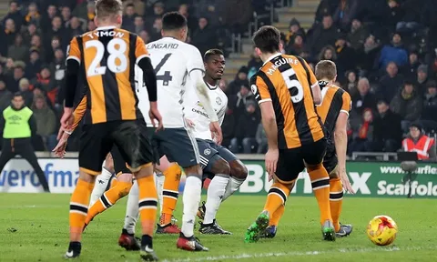 Pogba nổ súng, Mourinho "nổi đoá", M.U vẫn đứt mạch bất bại trước Hull City