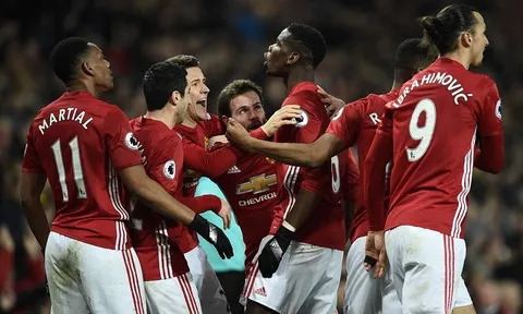 Ơn giời! Man Utd của Sir Alex đây rồi!