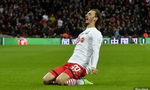 Mượn Gabbiadini, CĐV Tottenham trêu chọc đội nhà