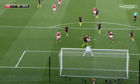Mustafi ghi bàn san bằng tỷ số 2-2 cho Arsenal (Arsenal vs Manchester City)