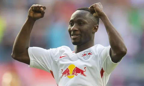 Naby Keita trổ tài tâng bóng điêu luyện