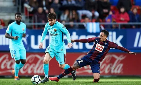 Nếu Ronaldo là mãnh thú, thì Messi có giá trị bằng cả hàng công