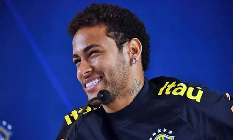 Neymar 'bày tỏ' tình cảm đặc biệt với Messi