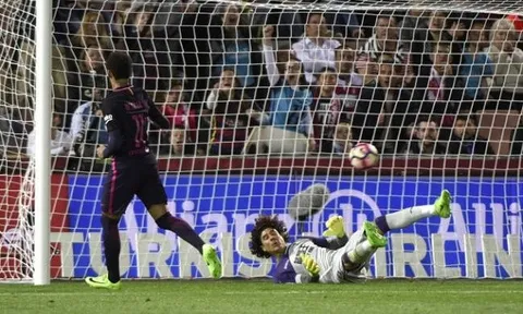 Neymar cán mốc 100 bàn nhanh hơn Messi: Chờ ngày soán ngôi