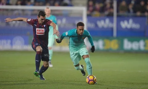 Neymar đã bắt kịp Ronaldinho