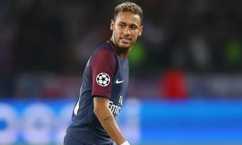 Vừa chốt tương lai ở PSG, Neymar tranh thủ 'thả thính' Ronaldo