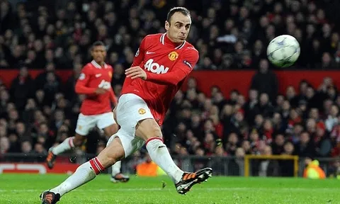 Nghệ thuật chạm bóng bước một của Dimitar Berbatov