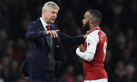 Người cũ của Man Utd khuyên Lacazette nên nói chuyện với Wenger