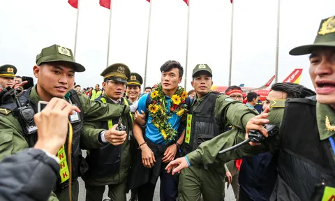 Đại diện ơi, Cho tôi mượn bờ vai...