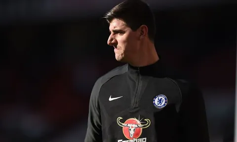 Nguy cho Chelsea: Ngoài Real, Courtois đi đêm với PSG