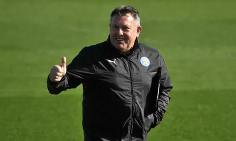 Nhận tin vui, tân HLV của Leicester không thể ngừng cười