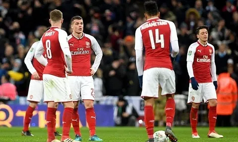 Nhìn thống kê hãi hùng, CĐV Arsenal càng cám cảnh