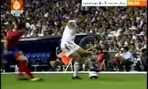 Những cú xoay người mang thương hiệu của Zinedine Zidane