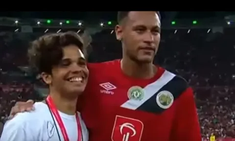 Những khoảnh khắc cảm động của Neymar JR