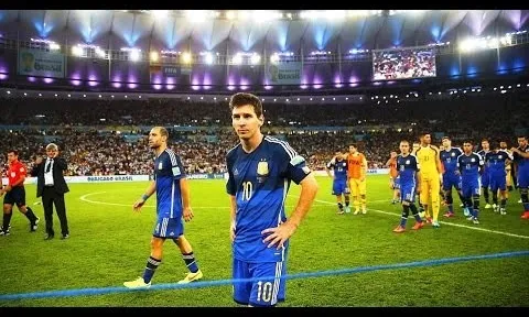 Những lần Lionel Messi bị đồng đội kìm hãm