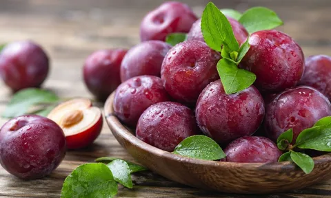 Những người nên hạn chế ăn quả mận: Ngon miệng nhưng không phải ai cũng hợp