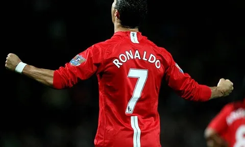 Những pha bứt tốc kinh điển của Ronaldo ở MU