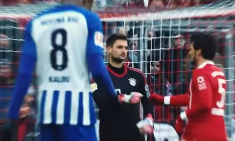 Những pha cứu thua đẹp nhất tháng tại Bundesliga