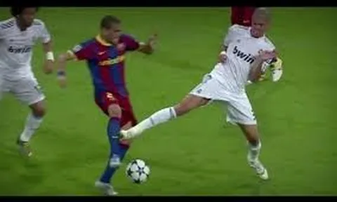 Những pha tắc bóng rợn người của Pepe