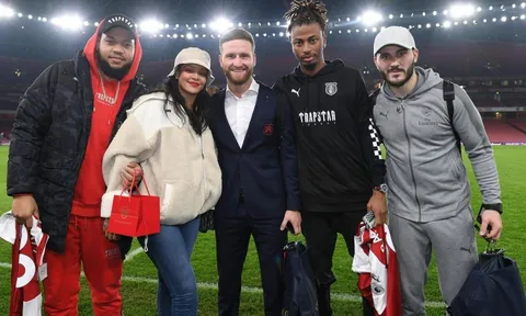 Sao Arsenal ăn mừng đại thắng cùng 'nữ hoàng nhạc số' Rihanna