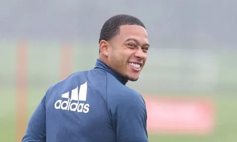 Nói về Mourinho, Depay khiến tất cả BẤT NGỜ