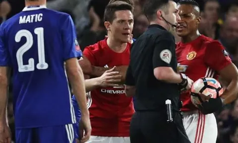 Nóng: Án chồng án, Man Utd bị FA 'sờ gáy'