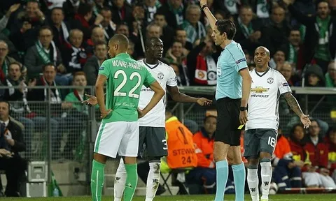 NÓNG: Eric Bailly nguy cơ bị treo giò nhiều hơn 1 trận