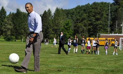 Obama và những khoảnh khắc đam mê bên trái bóng tròn