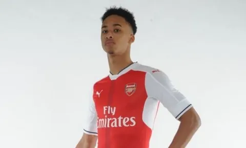 Tân binh Arsenal từng làm công nhân và không biết Oezil