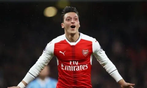 Oezil bất ngờ đòi mặc áo số 10 tại Arsenal