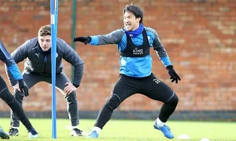 Okazaki "quậy" hết cỡ trên sân tập, quyết lấy lòng Puel
