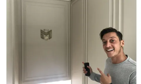 Ozil khoe ảnh sửa nhà, cam kết gắn bó với Arsenal?