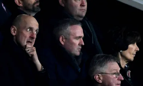 Paul Lambert chết lặng, nhìn Man United hành hạ Stoke City