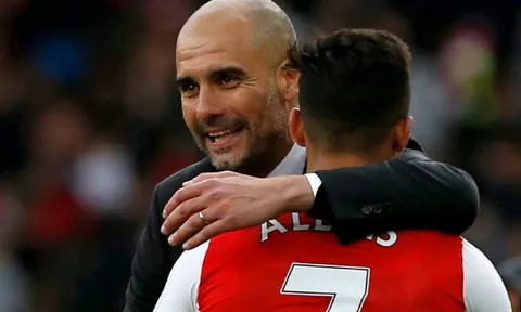 Pep Guardiola chúc mừng Sanchez đến Man Utd