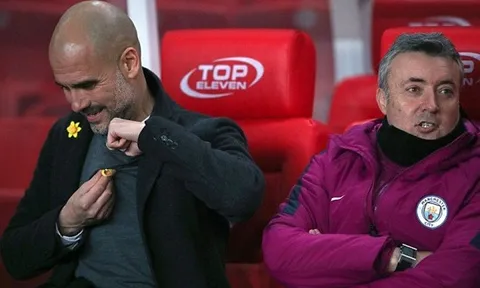 Pep Guardiola tháo ruy băng vàng ủng hộ Catalan