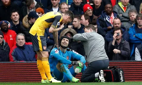 Petr Cech có thể ngồi ngoài đến hết tháng Tư