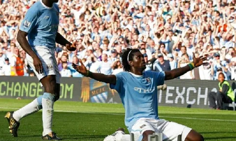 Pha ăn mừng khiến Adebayor trở thành cái gai trong mắt CĐV Arsenal